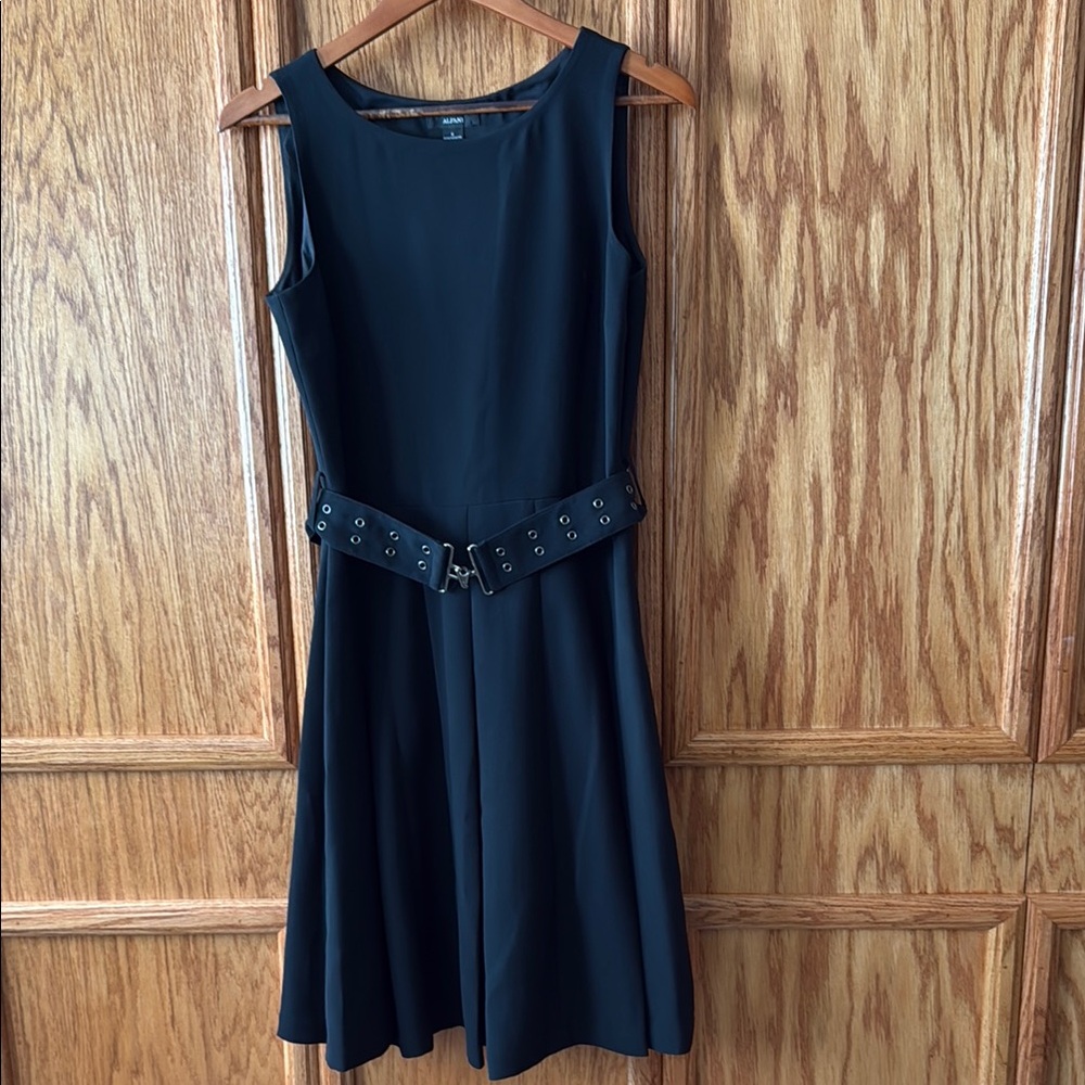 Elegant Black Sleeveless Dress with Belt
